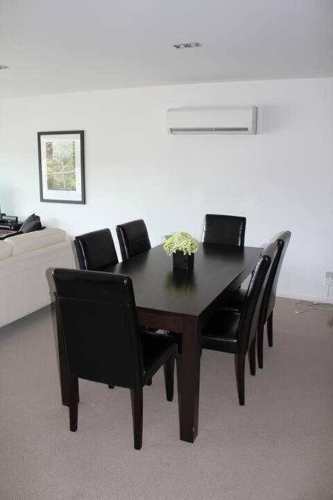 Pohutukawa Apartment Пиктън Екстериор снимка